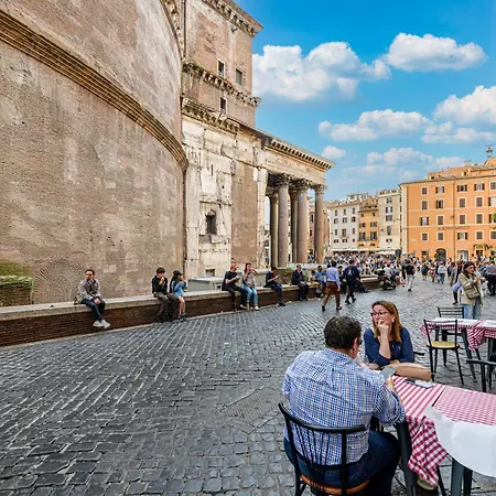 Deluxe Pantheon Roma