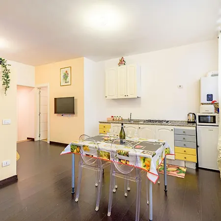 Deluxe Pantheon Apartment Rome