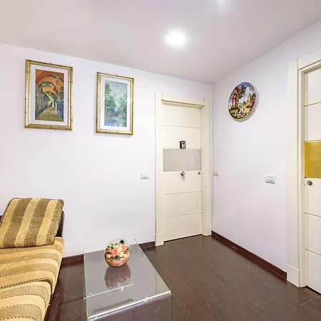Deluxe Pantheon Apartment Rome